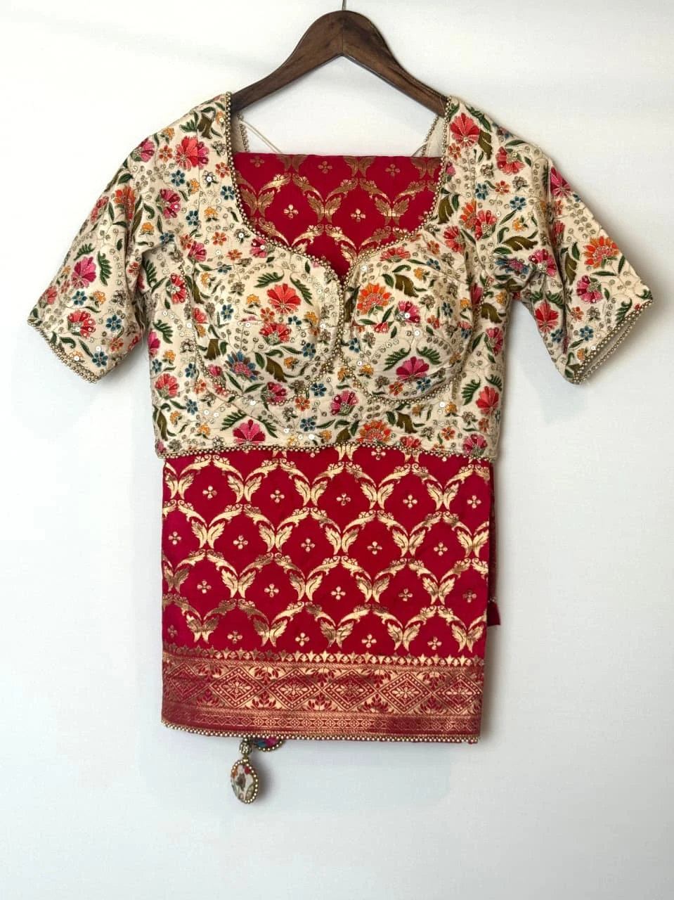 Banarasi Saree With Ready Blouse Red Colour QS262306