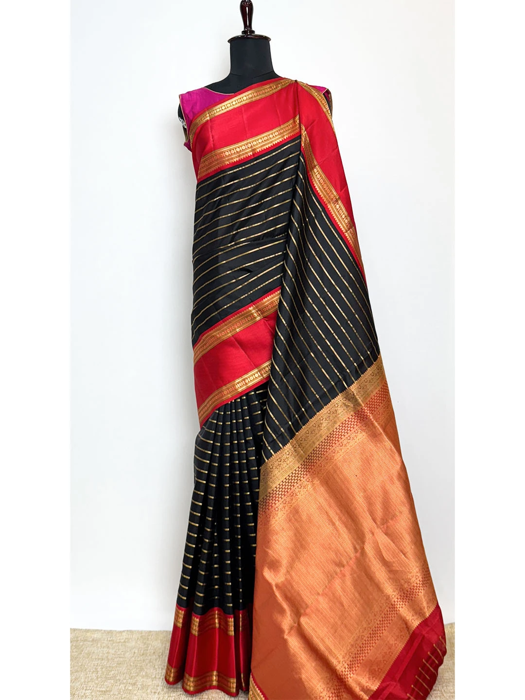 Handloom Pure Silk Sarees - Black Colour QS206674