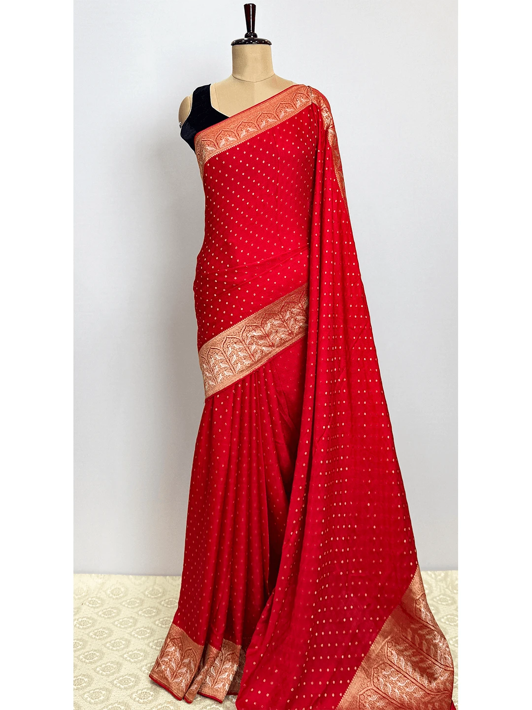 Fancy Banarasi Saree With Elegant Border - Red Colour - QS220520