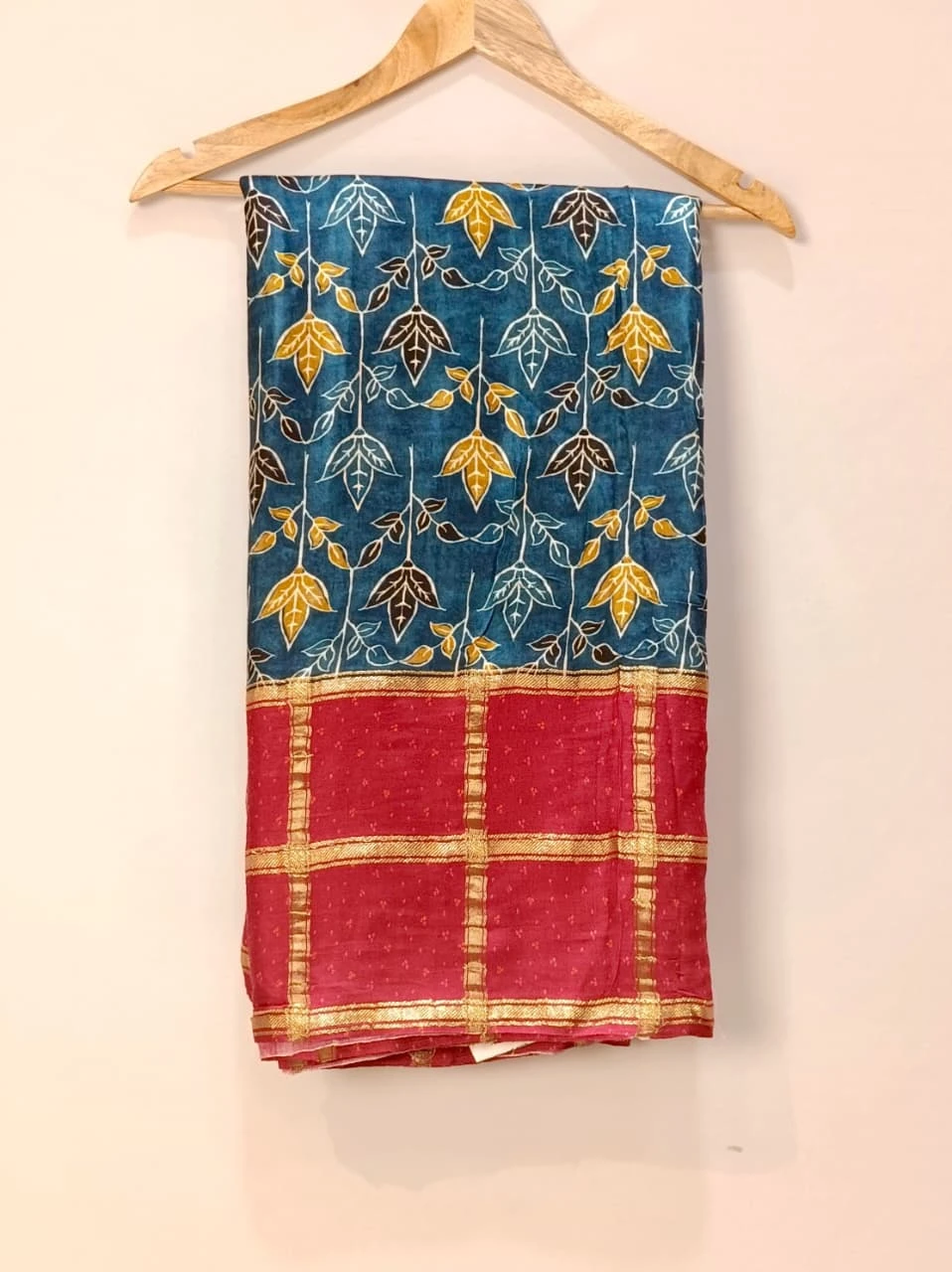 Bandhani blast Elegant Leaf Print With Artisan Patola Inspired Saree with a Gold Border QS251912