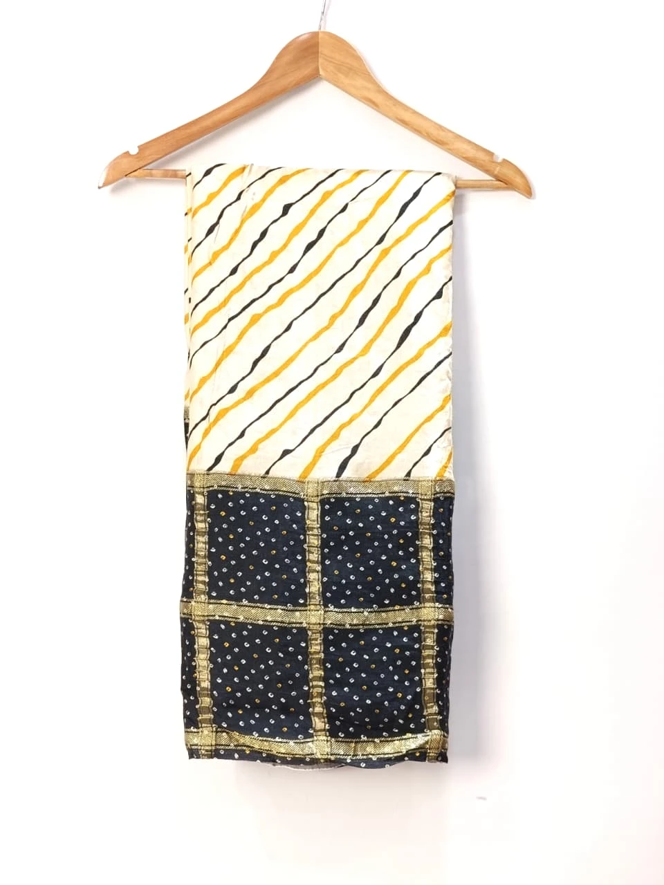 Bandhani blast  Stripes with Black border QS251929