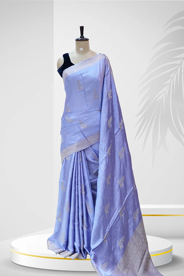 Silk Saree Lavender With Featuring Elegant Golden Zari QS236731