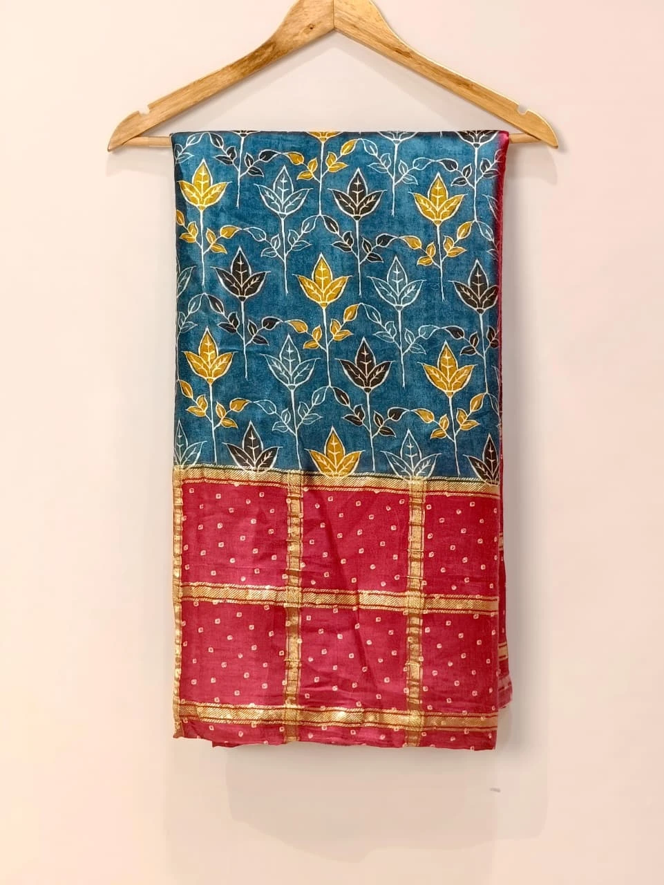 Bandhani blast Elegant Leaf Print With Artisan Patola Inspired Saree with a Gold Border QS251938