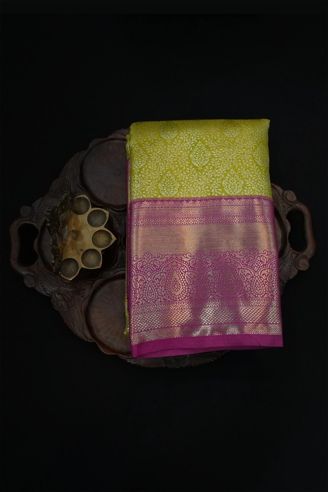 Tissue Brocade  Saree - Green With Pink Border QS235648