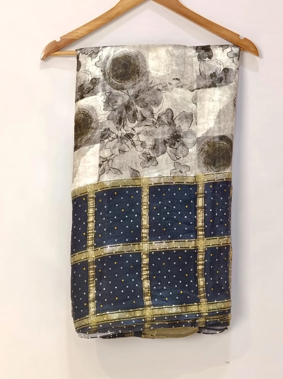 Bandhani blast Elegant Floral Print Saree with Black and Gold Border QS251922