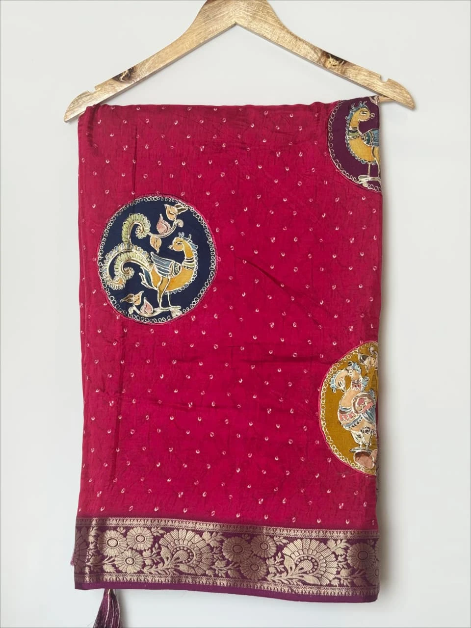 Bandhani Sequence Saree with Pink Zari Border & Peacock Motif QS258606