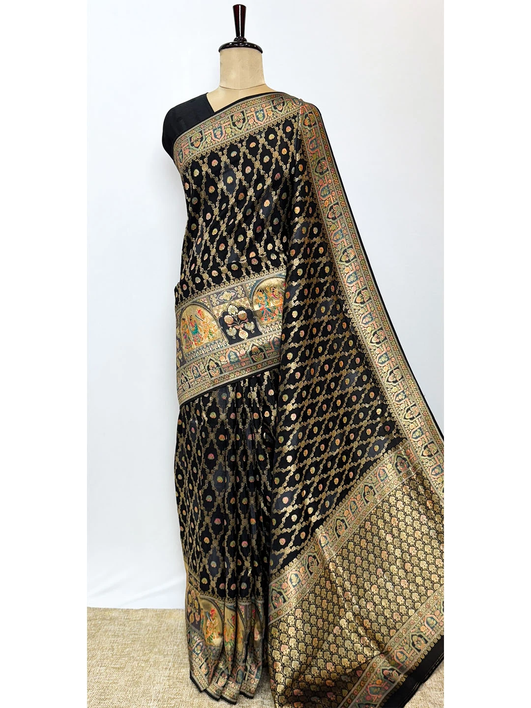 Pashmina Printed sarees - Banarasi Crape -Black colour QS208405